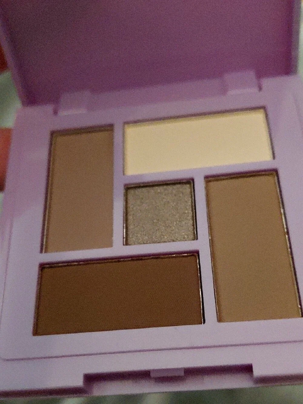 Comfort Glow Lucky Chick Eyeshadow Palette